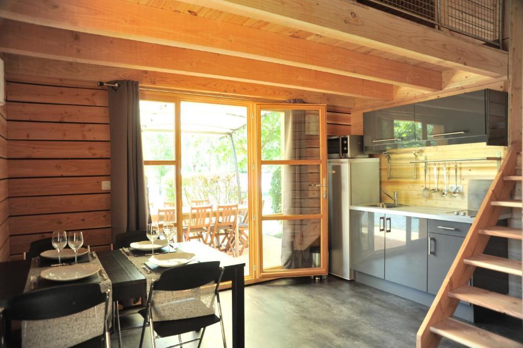 Camping Les Portes Du Beaujolais Anse Habitación foto